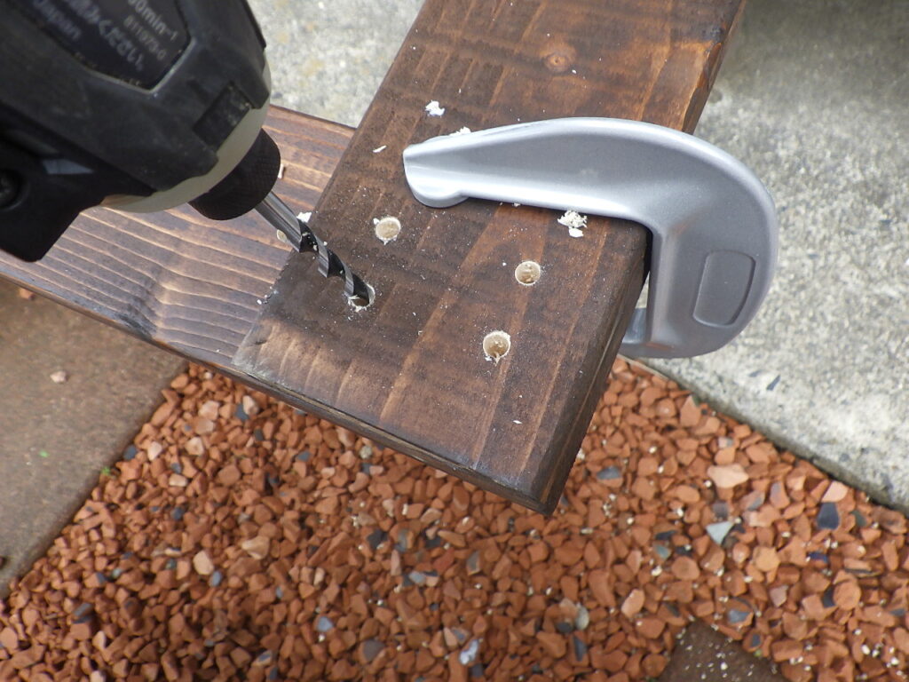 ソーラパネル用架台の台座製作。車輪取付