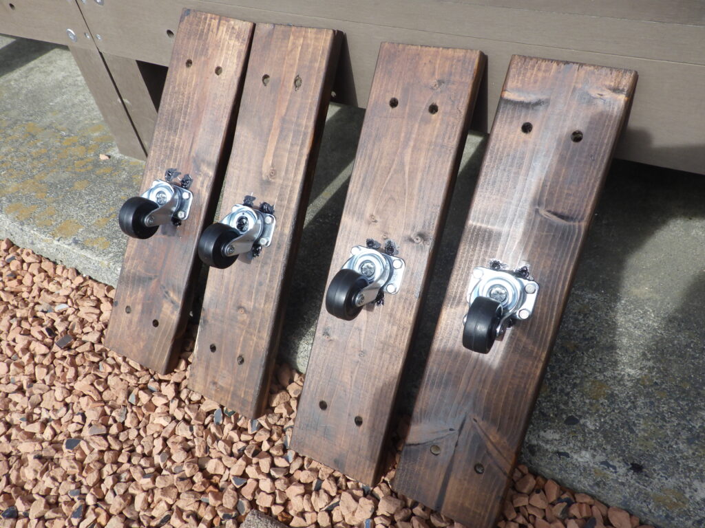 移動できるソーラーパネル用単管架台の車輪製作