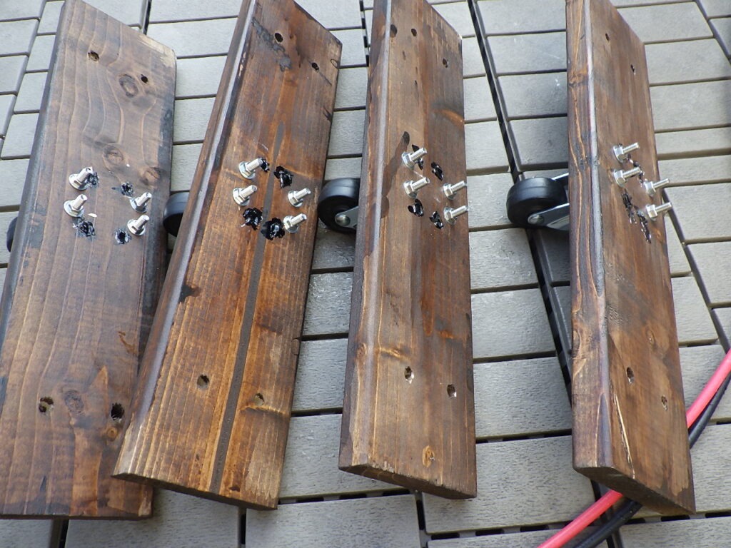 移動できるソーラーパネル用単管架台の車輪製作