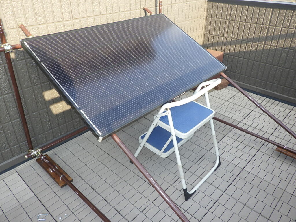 単管にソーラーパネルを取り付ける
