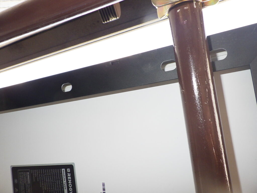 単管にソーラーパネルを取り付ける