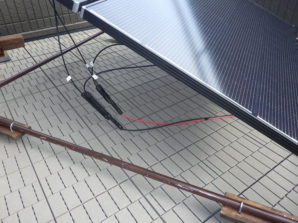 ソーラーパネルの配線