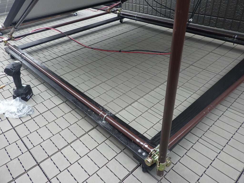単管で造った移動式ソーラーパネル